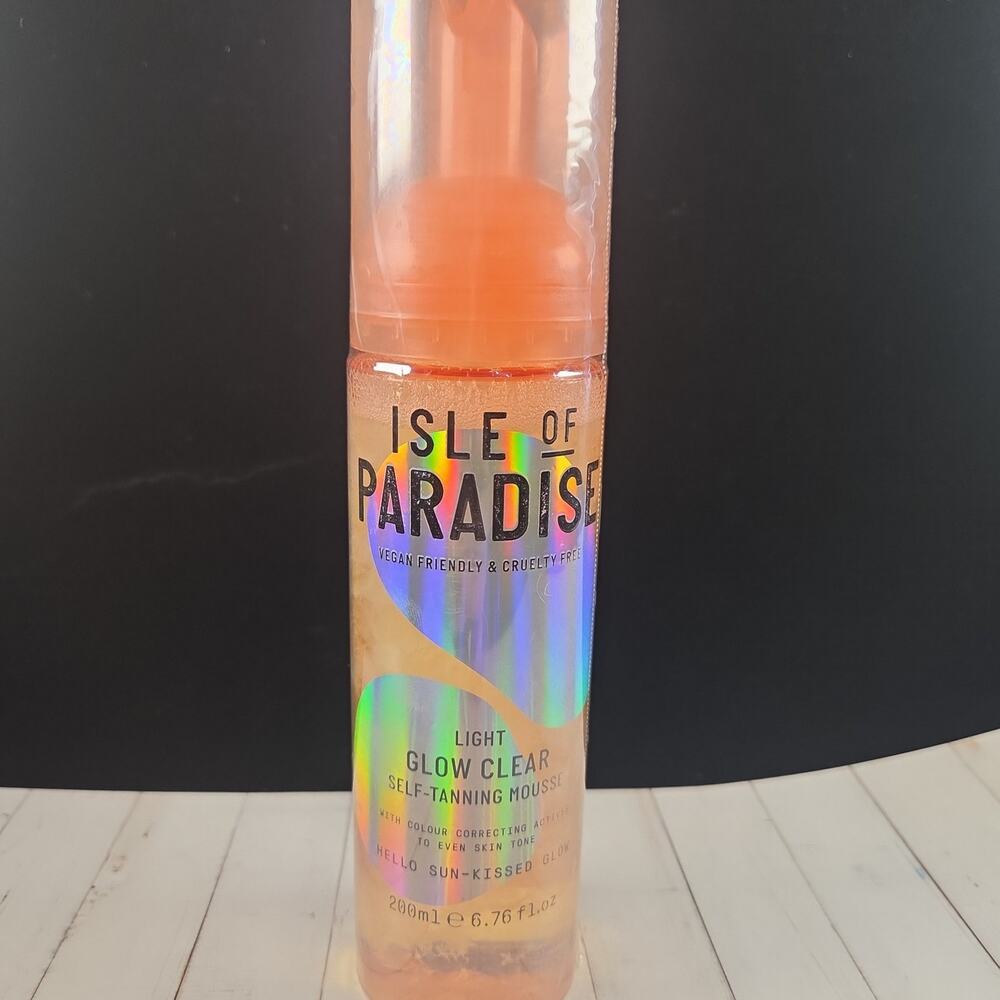 Isle of Paradise Light Glow Clear Self-Tanning Mousse